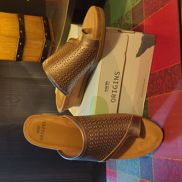 Earth Origins Shoes - Earth Origins Pearl wedge sandals Women's 8 M Gold Metallic leather NEW NWB